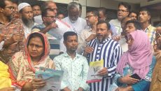 ডেঙ্গু সতর্কতায় দক্ষিণখানে বিএনপির লিফলেট বিতরণ