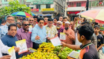 ডেঙ্গু প্রতিরোধে ডেমরায় বিএনপি নেতা নবী উল্লাহ নবী’র লিফলেট বিতরণ