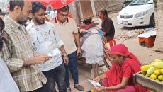 মিরপুরে ডেঙ্গু প্রতিরোধে স্বেচ্ছাসেবক দলের লিফলেট বিতরণ