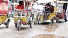 শহরের প্রধান সড়কের বেহাল দশায় জনভোগান্তি চরমে