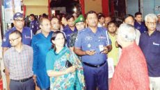 নেত্রকোনা পৌরসভার বিভিন্ন পূজামণ্ডপ পরিদর্শনে জেলা প্রশাসক