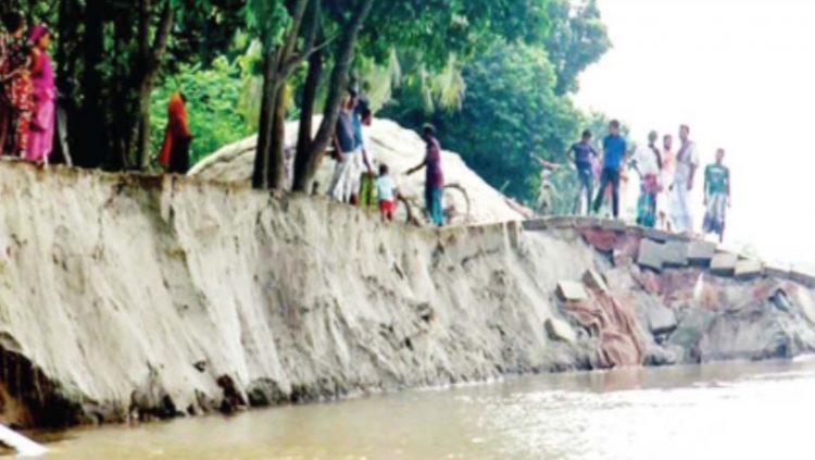 পদ্মা ও মহানন্দার পানি বৃদ্ধিতে ভাঙনের ভয়াবহ রূপ
