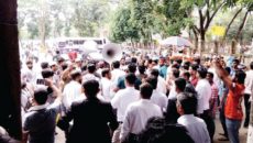 মুন্সীগঞ্জে বৈষম্যবিরোধী শিক্ষার্থীদের আদালত প্রাঙ্গনে বিক্ষোভ