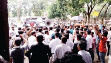 মুন্সীগঞ্জে বৈষম্যবিরোধী শিক্ষার্থীদের আদালত প্রাঙ্গনে বিক্ষোভ