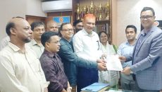 ভূমি কর্মকর্তাদের অধিকতর সেবা নিশ্চিত করতে হবে: নওগাঁ জেলা প্রশাসক