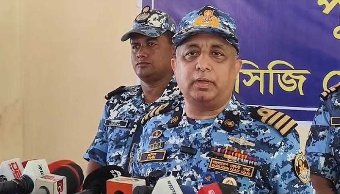 সাগরে বাংলাদেশি জেলেদের আটক ও গুলির কারণ জানাল কোস্ট গার্ড