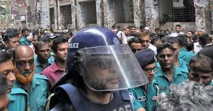 ৩ মামলায় গ্রেপ্তার দেখিয়ে সাবেক মেয়র আতিক কারাগারে