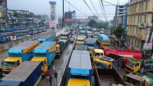 দীর্ঘ যানজটে ঢাকা-চট্টগ্রাম মহাসড়কে যাত্রী দুর্ভোগ চরমে