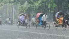 রাজধানীতে রাতভর বৃষ্টি, সকালে ভোগান্তি