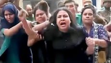 পরীক্ষার সময় ছাত্রলীগ নেত্রীকে ধরে পুলিশে দিলেন শিক্ষার্থীরা