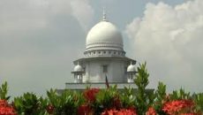 হাইকোর্ট বিভাগের ১২ বিচারপতিকে চায়ের আমন্ত্রণ, হাইকোর্টের সামনে শিক্ষার্থীরা