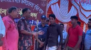 ঠাকুরগাঁও‌য়ের হরিপুরে ৫০ চোরাকারবারির আত্মসমর্পণ!