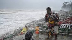 উপকূল থেকে প্রায় ১১ লাখ মানুষকে সরিয়ে নিচ্ছে ওড়িশা