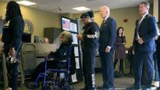 দীর্ঘ সময় লাইনে দাঁড়িয়ে আগাম ভোট দিলেন বাইডেন