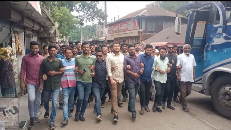 কালকিনিতে ছাত্রদলের বিক্ষোভ মিছিলে ককটেল বিস্ফোরণ