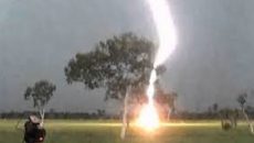 দেশে আট মাসে বজ্রপাতে ২৯৭ জনের মৃত্যু