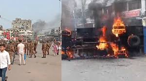 রাজধানীর কচুক্ষেতে সেনাবাহিনীর গাড়ি ও পুলিশের লেগুনায় আগুন