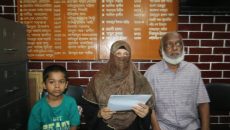 পল্টনে ভূমিদস্যু জহিরুল বাহিনীর বিরুদ্ধে ভুক্তভোগীর সংবাদ সম্মেলন