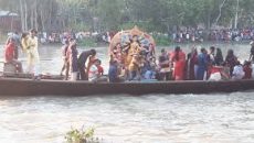প্রতিমা বিসর্জন করতে গিয়ে দুই নৌকার সংঘর্ষে, নিহত ১