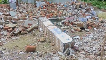 চুয়াডাঙ্গায় সাড়ে তিনশ’ বছরের মাজার ভেঙে দিয়েছে দুর্বৃত্তরা