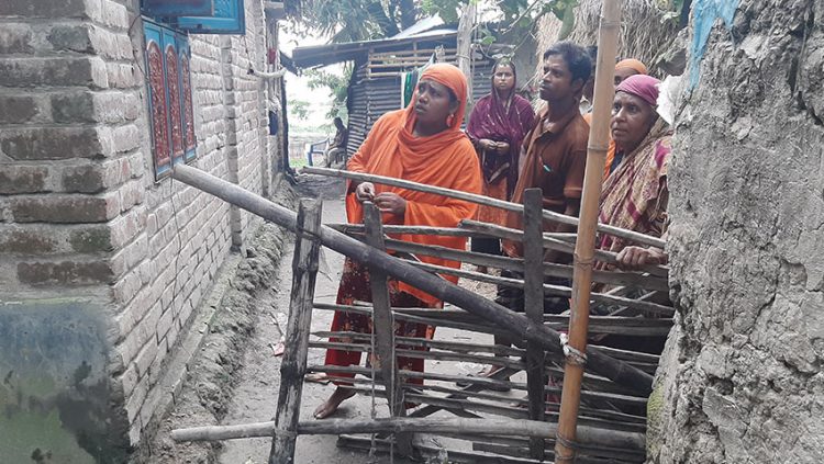 নওগাঁয় গৃহবন্দি ৯টি পরিবার