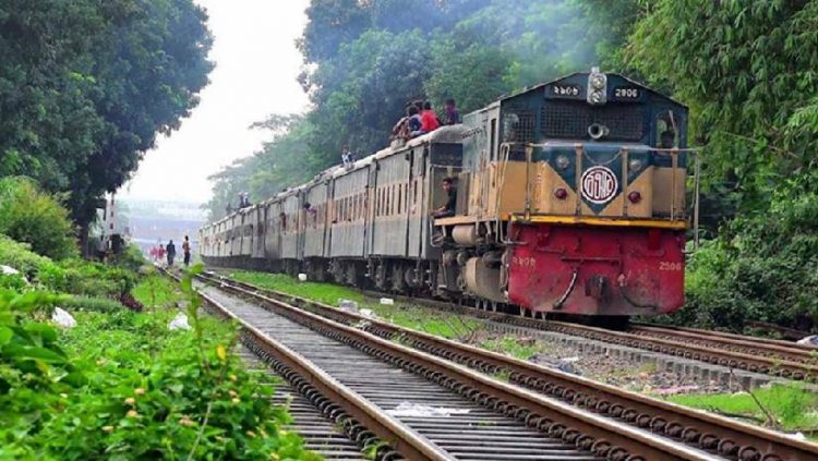 চলন্ত ট্রেনে পাথর নিক্ষেপ ও হামলার ঘটনায় ছাত্রনেতাসহ আহত ৬