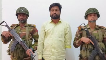 চুয়াডাঙ্গায় শীর্ষ সন্ত্রাসী নফর অস্ত্রসহ গ্রেপ্তার