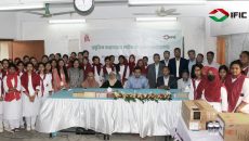 প্রযুক্তির অগ্রযাত্রায় নারীর পাশে আইএফআইসি ব্যাংক : খুলনায় কম্পউিটার ও শিক্ষাসামগ্রী বিতরণ