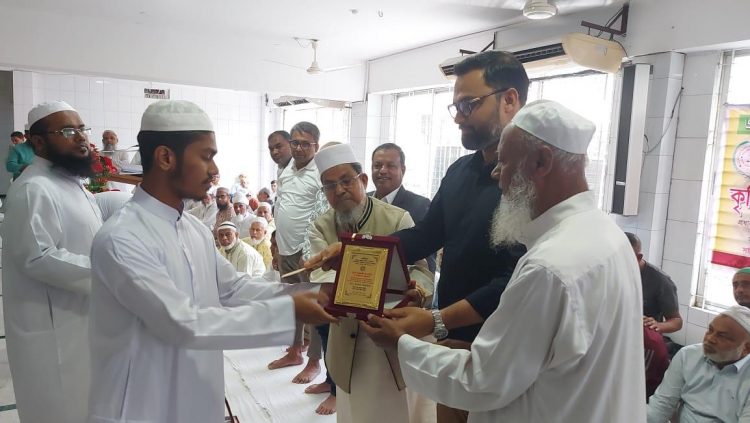 মিরপুরে মাদ্রাসার কৃতি ছাত্রদের সংবর্ধনা দিলেন আমিনুল হক