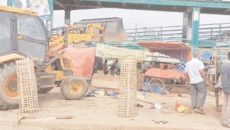 নারায়ণগঞ্জের সাইনবোর্ডে অবৈধ স্থাপনা উচ্ছেদ