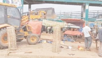 নারায়ণগঞ্জের সাইনবোর্ডে অবৈধ স্থাপনা উচ্ছেদ