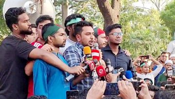 জবি শিক্ষার্থীদের দাবি পূরণের প্রতিশ্রুতি উপদেষ্টা নাহিদের