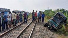 কুমিল্লায় ট্রেনের ধাক্কায় অটোরিকশার ৫ যাত্রী নিহত
