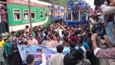 রাজবাড়ীতে ২ ট্রেন আটকে ছাত্রদলের বিক্ষোভ