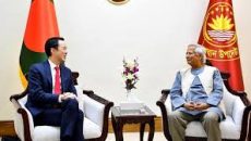 পাচারকৃত অর্থ ফেরাতে সিঙ্গাপুরের সহায়তা চান প্রধান উপদেষ্টা