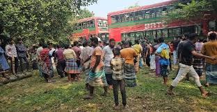 পিকনিকের বাসে বিদ্যুৎস্পৃষ্ট হয়ে তিন শিক্ষার্থীর মৃত্যু