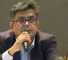 বিমানবন্দরে হয়রানি এড়াতে স্বচ্ছ নীতিমালা তৈরি করবে এই সরকার