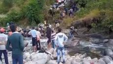 ভারতে ৬৫০ ফুট গভীর খাদে পড়ল যাত্রীবাহী বাস, নিহত ২৩