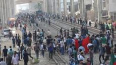 মহাখালীতে সড়ক অবরোধ, তীব্র যানজট