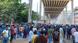 প্রেসক্লাবের সামনে অটোরিকশা চালকদের অবস্থান
