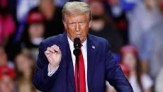 নতুন শুল্ক চাপানোর ঘোষণা ট্রাম্পের