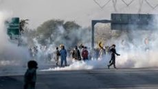 ইমরানের সমর্থকদের বিক্ষোভ, উত্তাল পাকিস্তান