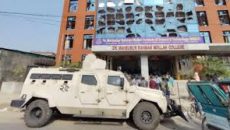 মোল্লা কলেজের সামনে যৌথবাহিনীর অবস্থান