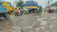 খানাখন্দে ভরা আদমজী ইপিজেড সড়ক