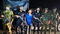 সেনাবাহিনীর গাড়িতে আগুন দেওয়া যুবক নেত্রকোনায় গ্রেপ্তার