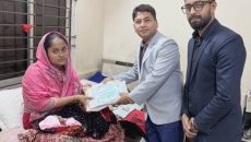 অসহায় ফাতিহার পাসে ভোলা জেলার সিভিল সার্জন ডাঃ মুঃ মনিরুল ইসলাম