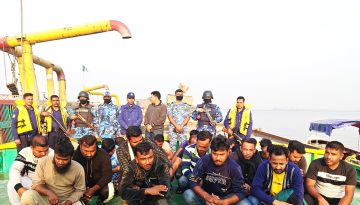 মেঘনায় অবৈধভাবে বালু উত্তোলন, আটক ২৮