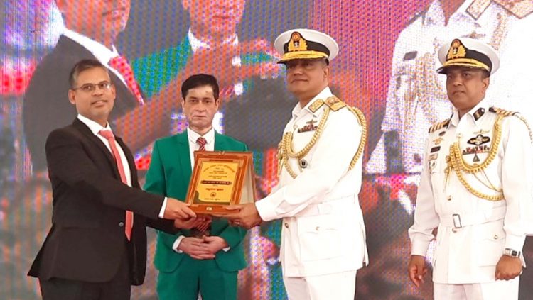 টগি শিপিং ও বসুন্ধরা মাল্টি ট্রেডিংকে সম্মাননা দিল মোংলা বন্দর কর্তৃপক্ষ