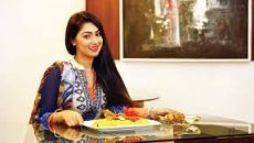 শীতের রাতে মরিচ দিয়ে মুড়ি খেতেন অপু!