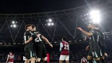 গোল উৎসব করে শীর্ষস্থান মজবুত করল লিভারপুল